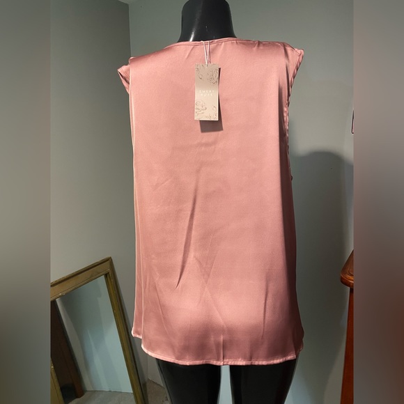 Women’s Plus Size Sleeveless Blouse ( 2XL ) - Picture 3 of 4